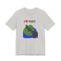 T-shirt feet